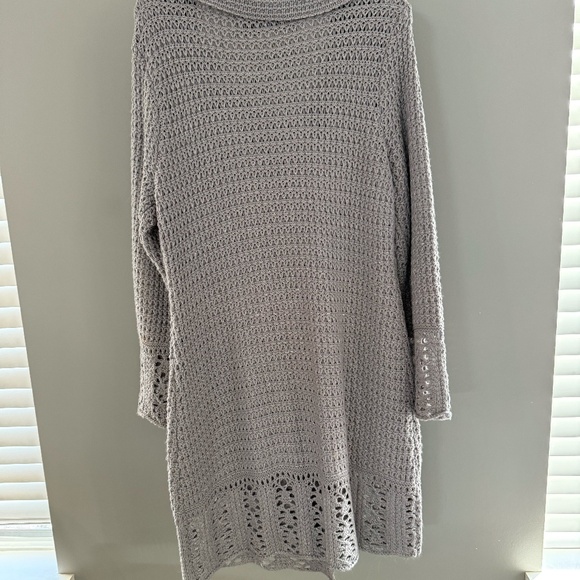 Silver Sweater- Long - Picture 2 of 4